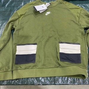Nike Boys Green Crewneck Brand New